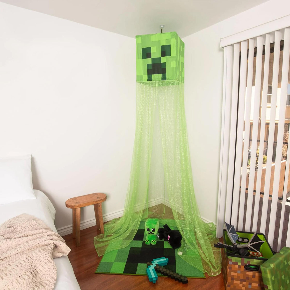 Minecraft 2-Piece Creeper Bedroom Bundle | Nightlight & Bed Canopy